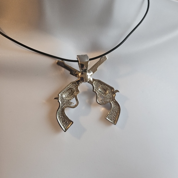 Crossed revolver silver tone rhinestone necklace - Picture 5 of 7